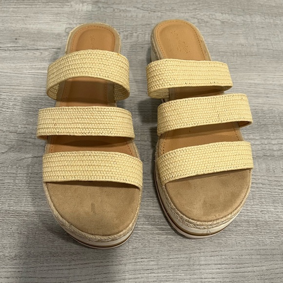 Platform Sandals - Picture 1 of 4